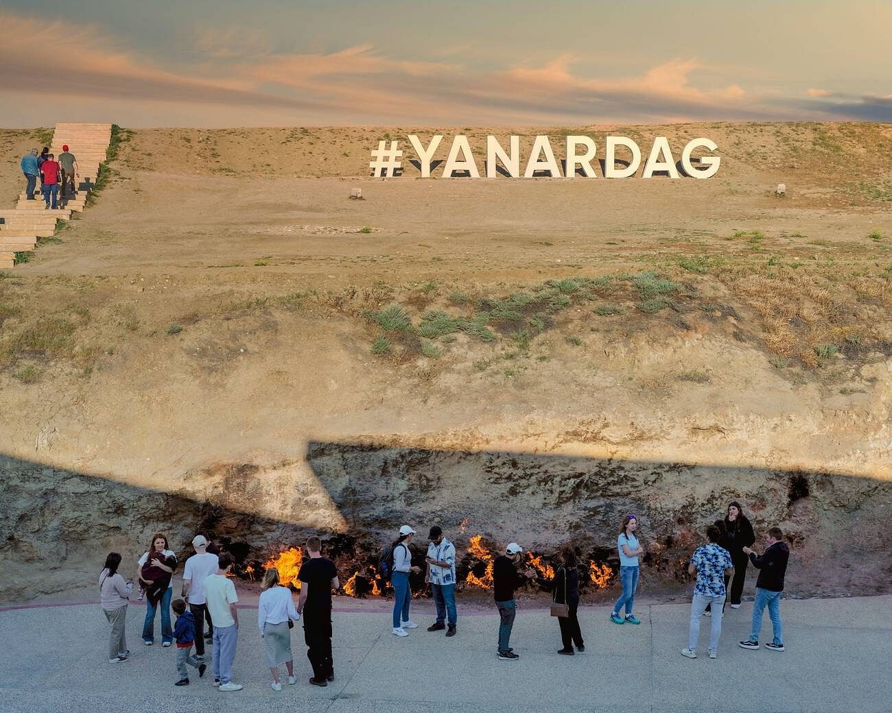 Khám phá Yanar Dag – Vùng đất có ngọn lửa không bao giờ tắt
