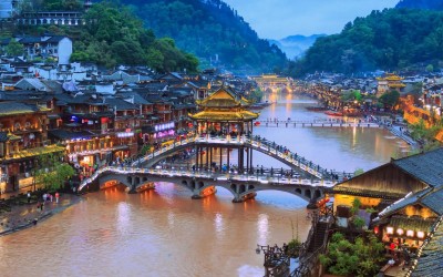 Những địa điểm nổi tiếng không thể bỏ lỡ khi du lịch Phượng Hoàng Cổ Trấn