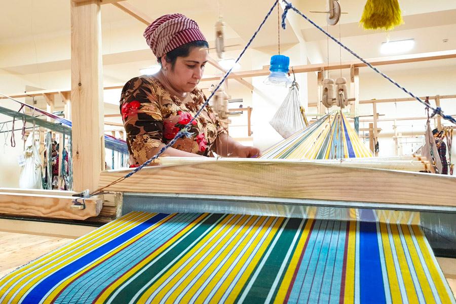 Làng lụa Margilan – Khám phá nghề dệt lụa nổi tiếng của du lịch Uzbekistan