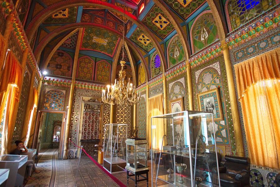 Sitorai Mokhi-Khosa hé mở một Bukhara xa hoa phía sau những bức tường cung điện