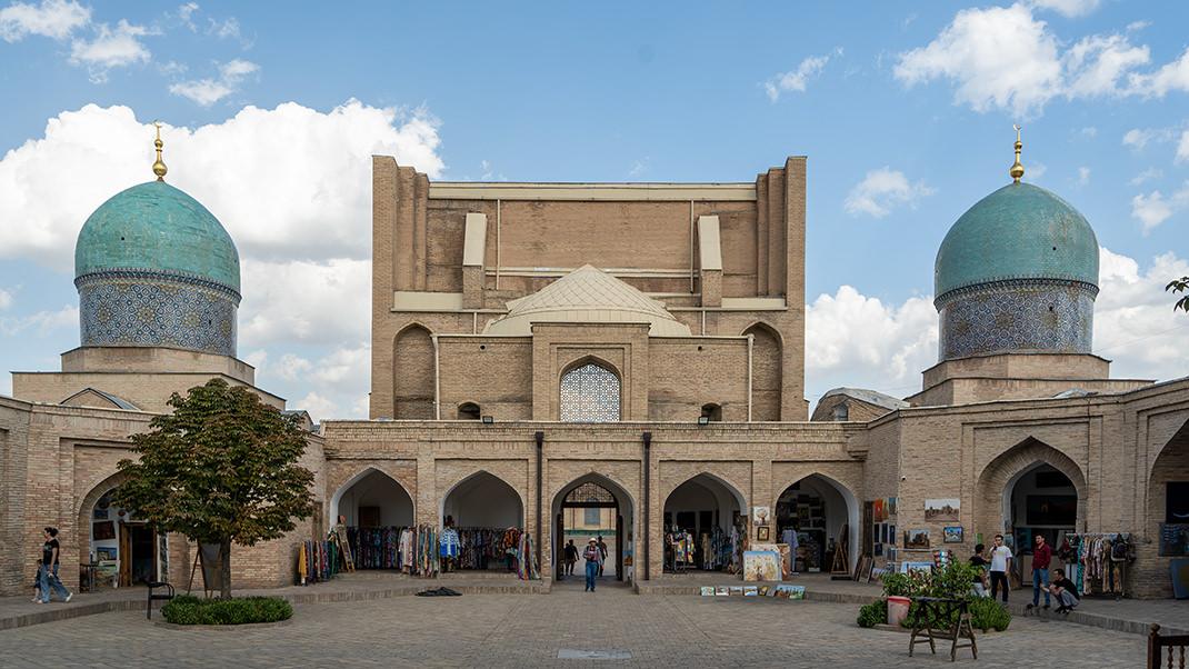 Hazrati Imam mang vẻ trang nghiêm và thanh bình giữa lòng Tashkent