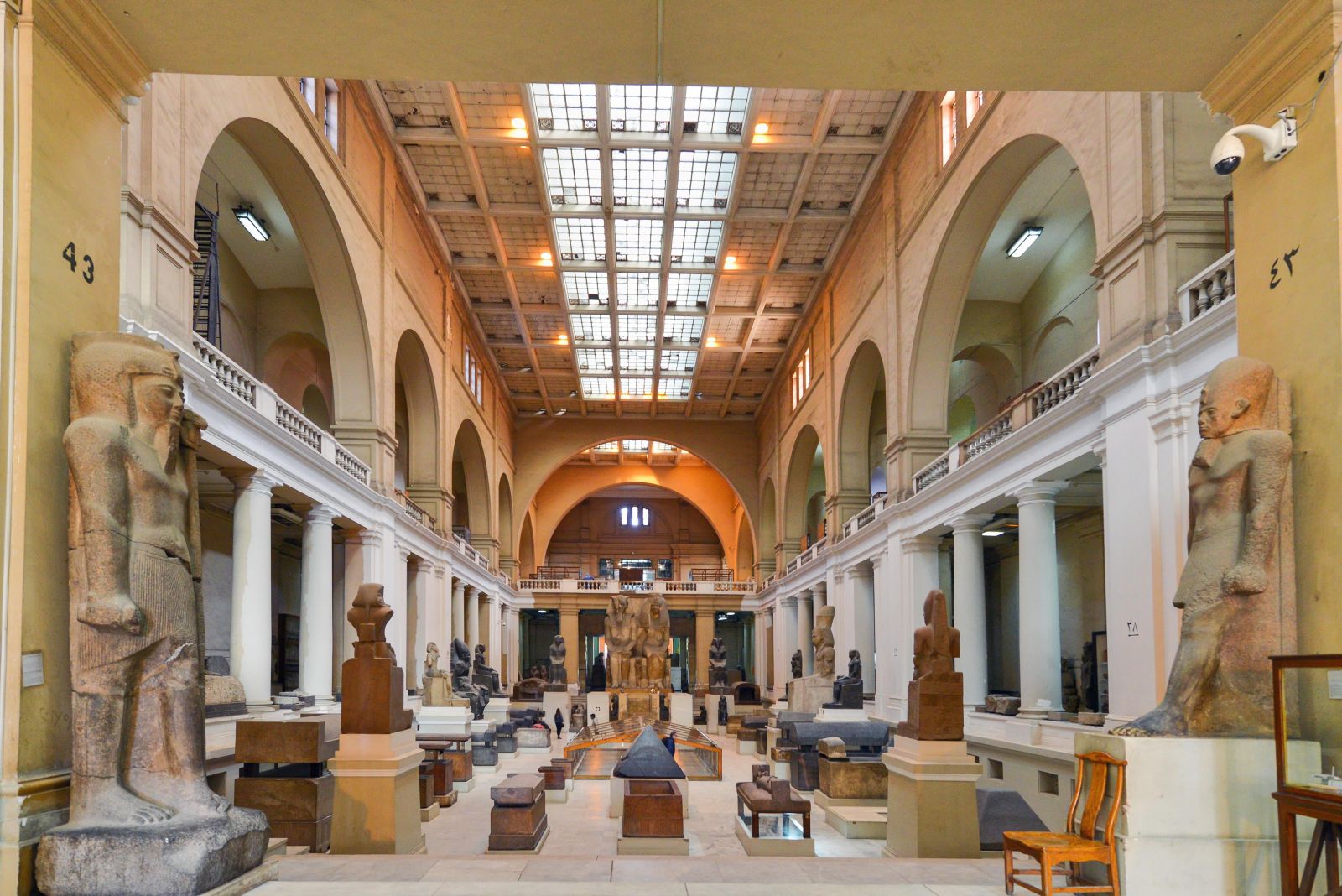 Bảo tàng Ai Cập Cairo Egyptian Museum tại quảng trường Tahrir với kiến trúc cổ kính và bộ sưu tập hiện vật từ nền văn minh Ai Cập cổ đại
