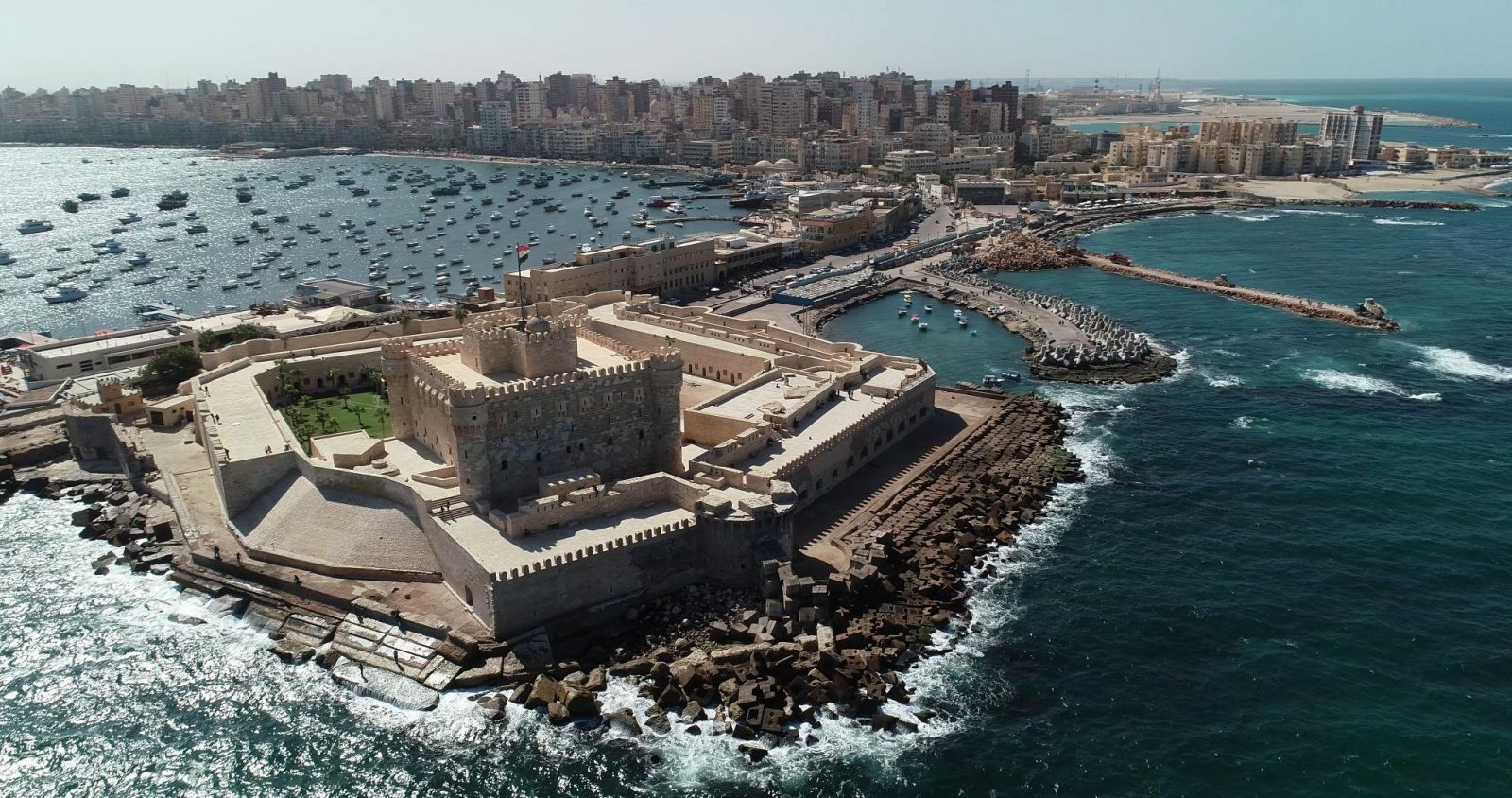 Sừng sững bên sóng biển Địa Trung Hải, pháo đài Qaitbay lưu giữ ký ức về ngọn hải đăng huyền thoại từng soi sáng cảng Alexandria suốt nhiều thế kỷ