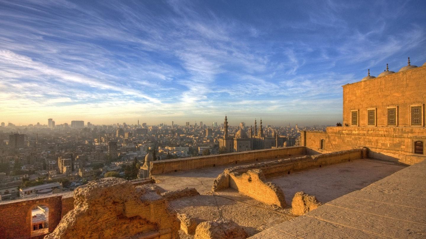 Trong tiết trời dịu mát, Thành cổ Saladin hiện lên trầm mặc giữa lòng Cairo, gợi nhớ những dấu ấn lịch sử đã trải qua hàng thế kỷ