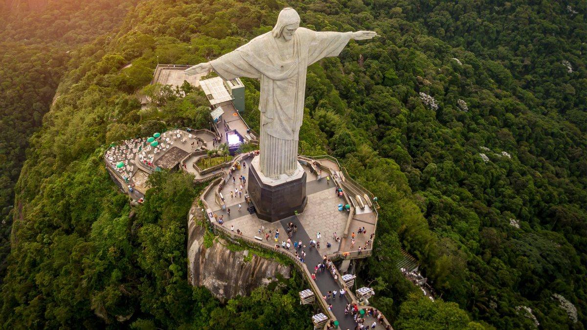 Rio de Janeiro cuốn hút bằng vẻ đẹp vừa hùng vĩ vừa phóng khoáng, nơi mỗi góc thành phố đều mang dấu ấn riêng của miền nhiệt đới Brazil