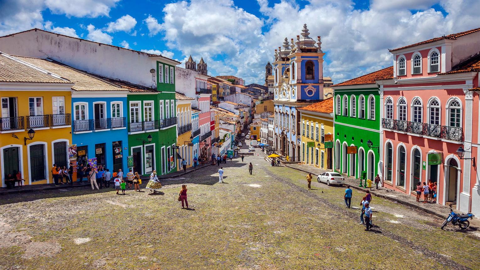 Salvador da Bahia lưu giữ vẻ đẹp của thời gian trong từng công trình cổ kính, để mỗi góc phố đều kể một câu chuyện văn hóa đầy cuốn hút