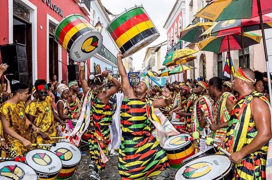Salvador da Bahia đánh thức mọi giác quan bằng nhịp điệu rộn ràng và nguồn năng lượng phóng khoáng của miền biển Brazil