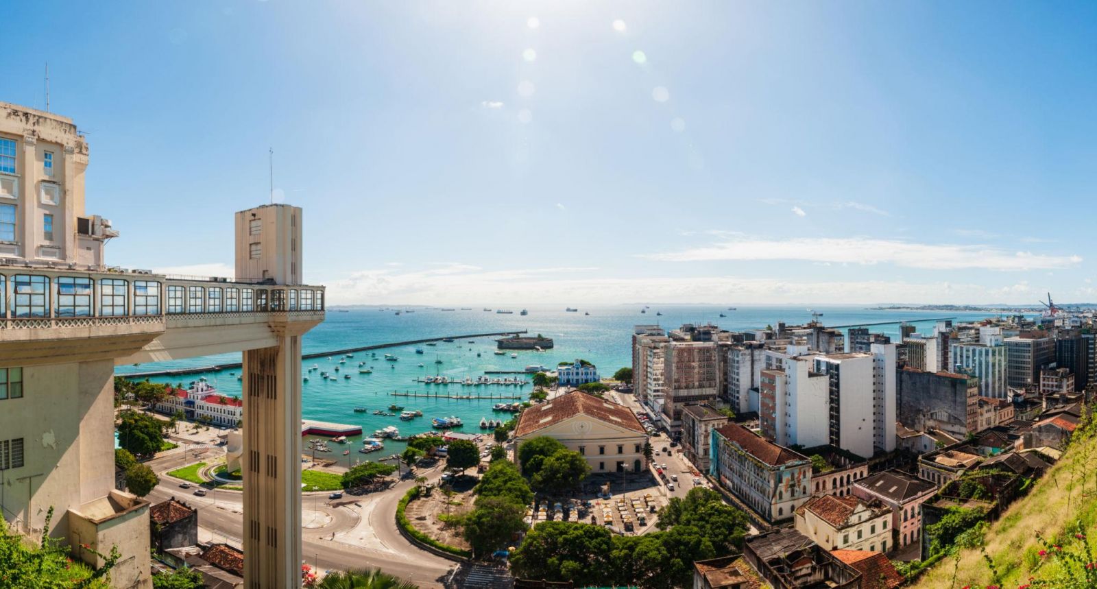 Salvador da Bahia rực rỡ trong sắc màu lịch sử, nơi nhịp trống Afro-Brazil hòa cùng hơi thở phóng khoáng của miền biển nhiệt đới