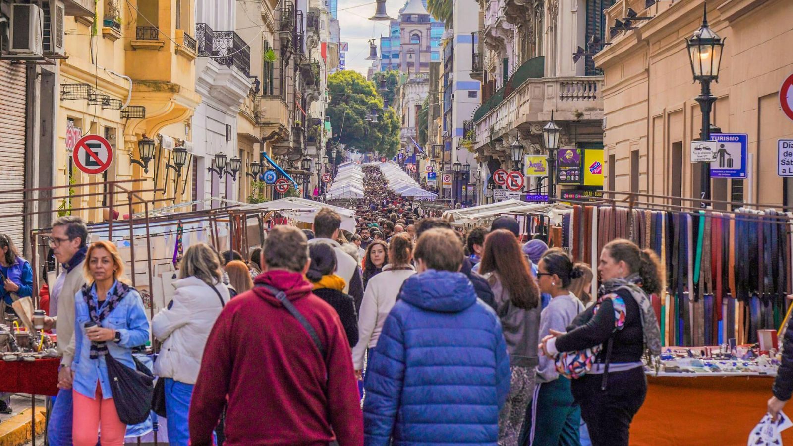San Telmo Fair lưu giữ nét duyên Buenos Aires trong từng góc phố cổ, nơi những câu chuyện xưa vẫn sống động giữa nhịp đời hôm nay