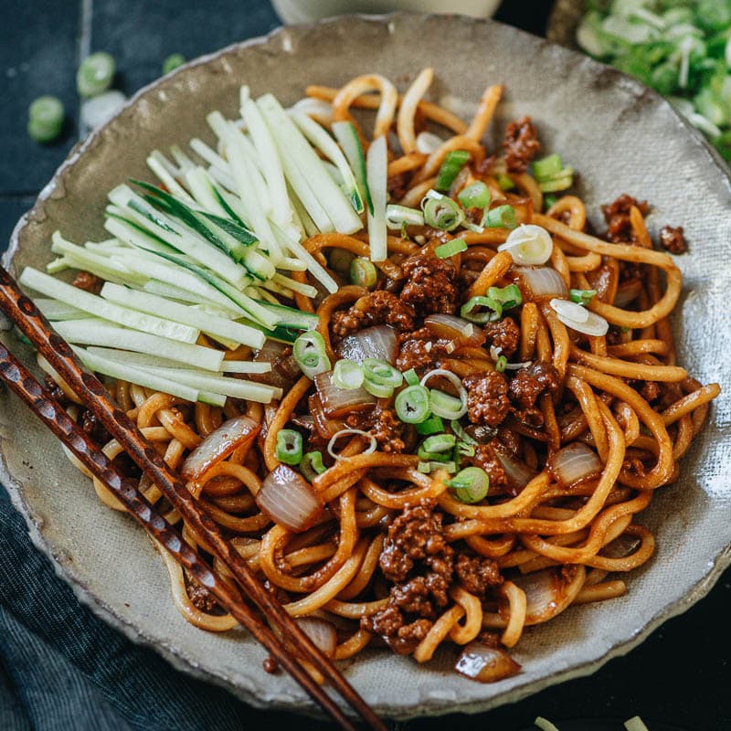 Mì Zhajiang thu hút du khách bởi hương vị đậm đà