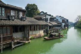 Những ngôi nhà cổ ven sông Ô Trấn gây thương nhớ với tường trắng, mái ngói đen soi bóng bên dòng kênh thanh bình