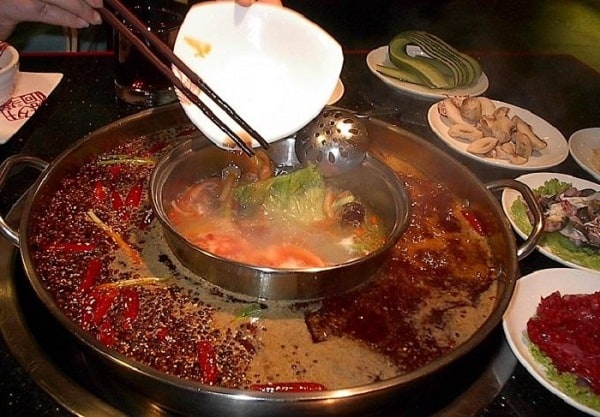 Lẩu cá chua nồng nàn hương vị Hồ Nam