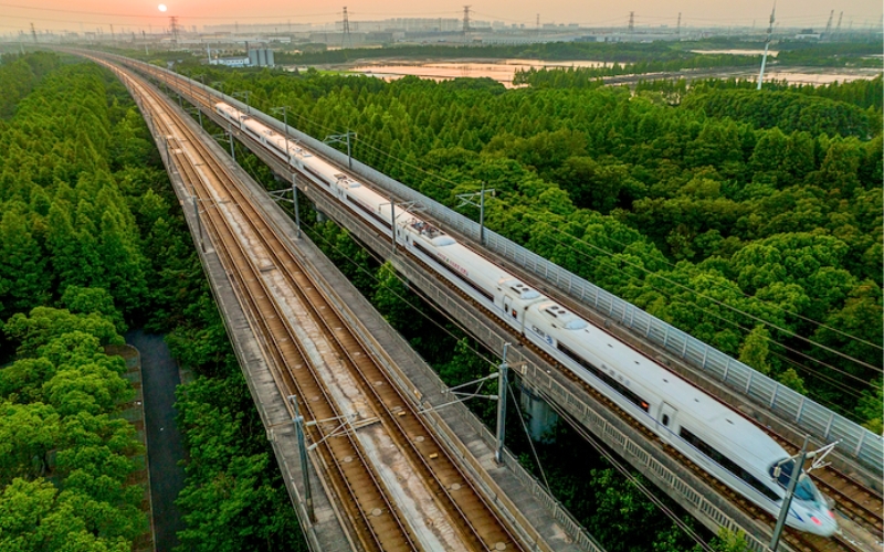 Tàu cao tốc là trải nghiệm không thể bỏ lỡ