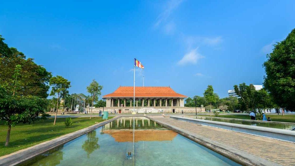 Quảng trường Độc lập Independence Square là công trình lịch sử nổi bật tại Colombo với kiến trúc trang nghiêm và không gian xanh rộng rãi