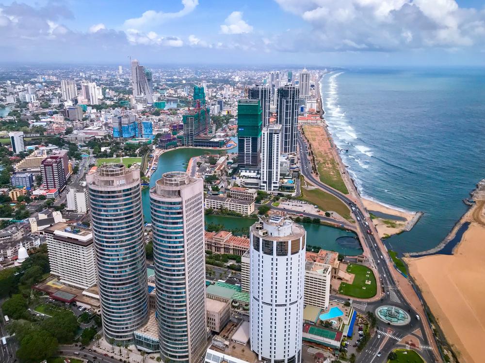 Colombo là thành phố sôi động của Sri Lanka với kiến trúc hiện đại, dấu ấn thuộc địa và không gian ven biển đặc trưng