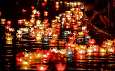 Lễ hội thả đèn hoa đăng -  Trải nghiệm đáng nhớ khi du lịch Hội An