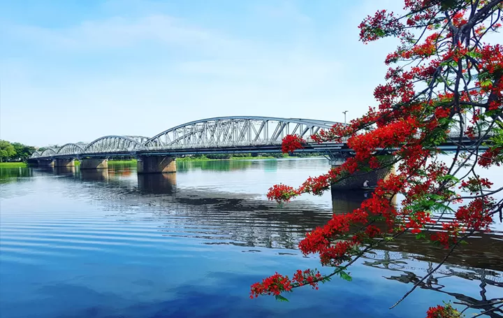 Sông Hương núi Ngự - Huyền thoại cố đô Huế