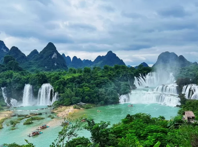 Việt Nam - Trung Quốc vận hành thí điểm cho du khách qua lại Khu cảnh quan thác Bản Giốc - Đức Thiên