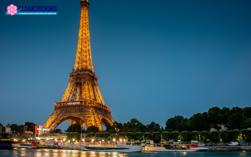 Tháp Eiffel - Kỳ quan kiến trúc và niềm tự hào của nước Pháp