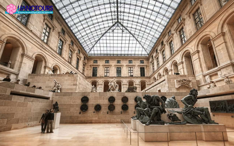 Khám phá bảo tàng Louvre - Nơi nghệ thuật và lịch sử hòa quyện
