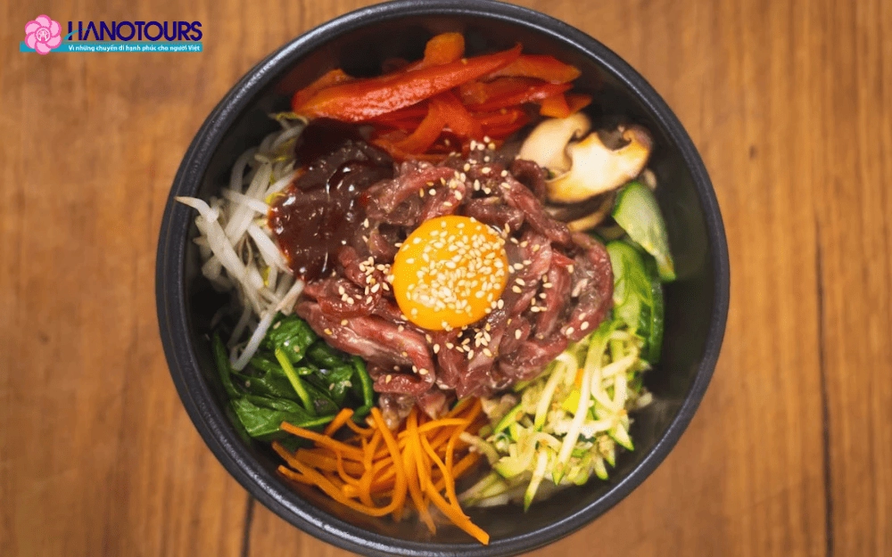 Bibimbap: Món cơm trộn mang đậm tinh hoa ẩm thực Hàn Quốc