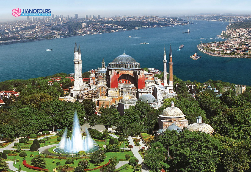 Khám Phá Hagia Sophia Thổ Nhĩ Kỳ: Biểu Tượng Lịch Sử và Kiến Trúc Tuyệt Mỹ