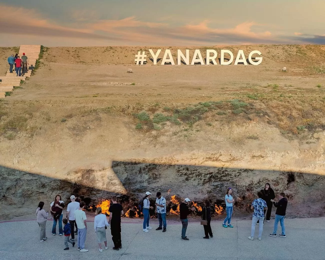 Khám phá Yanar Dag – Vùng đất có ngọn lửa không bao giờ tắt