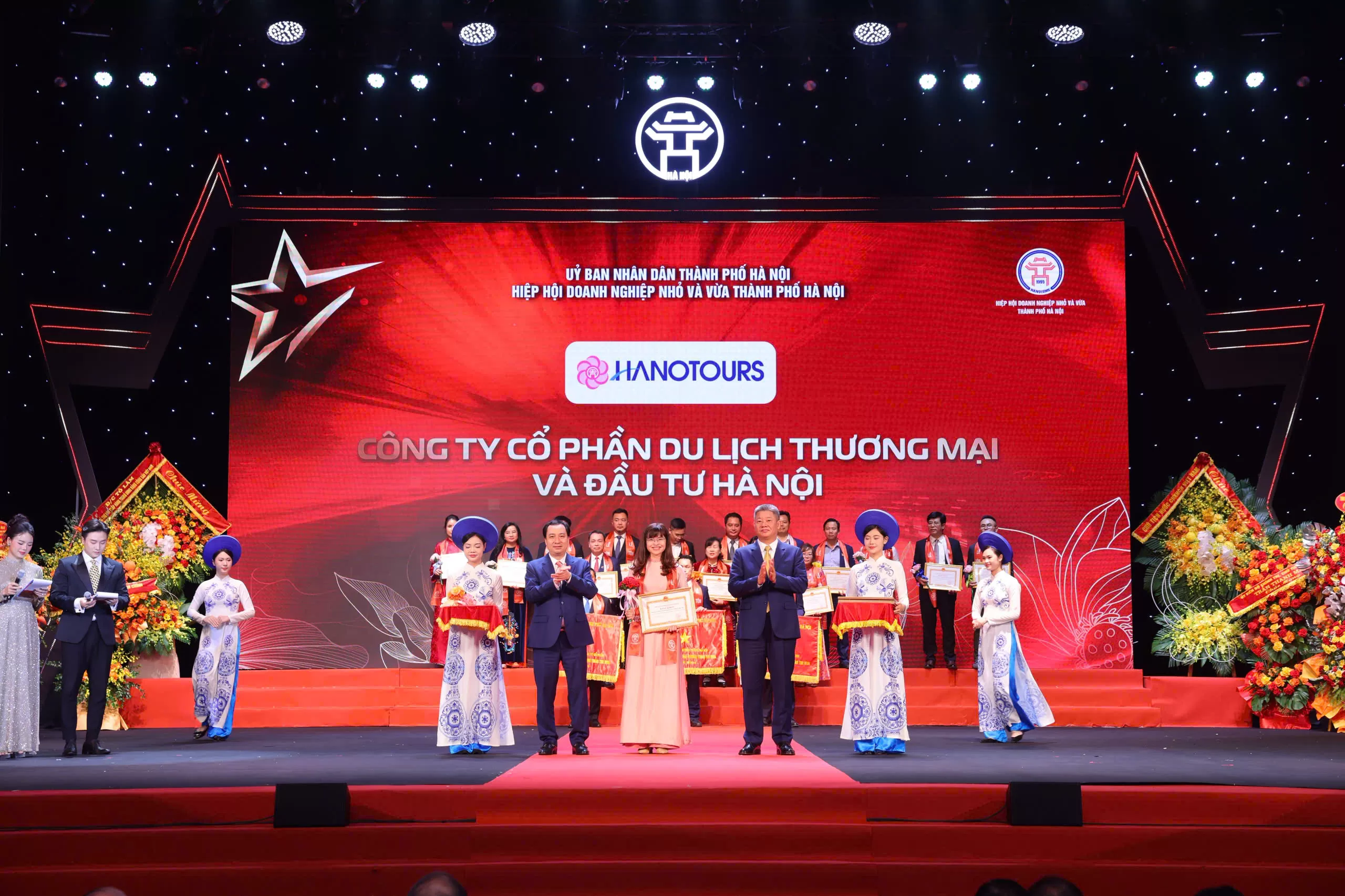 Hanotours và TGĐ Hồ Xuân Phúc vinh dự nhận Bằng khen của Chủ tịch UBND Thành phố Hà Nội