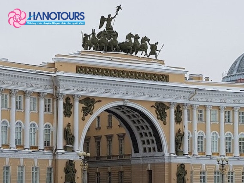 Quảng trường nước Nga: Những biểu tượng quyền lực và vẻ đẹp vượt thời gian