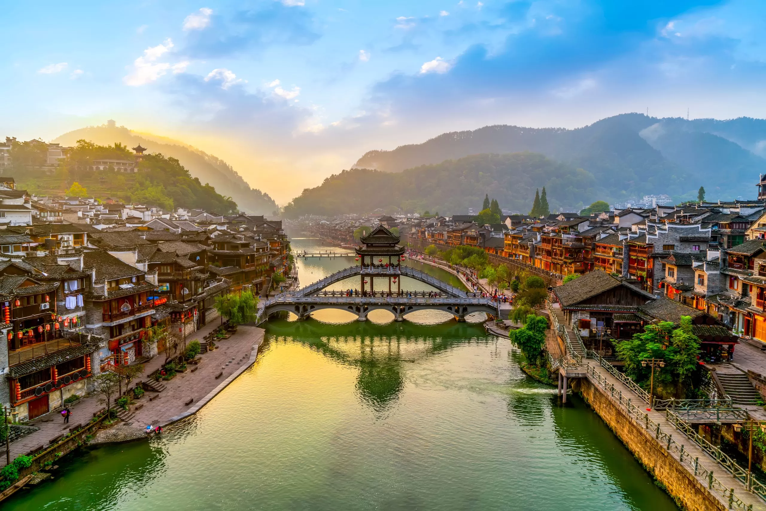 Kinh nghiệm du lịch Phượng Hoàng Cổ Trấn từ A-Z cho người lần đầu