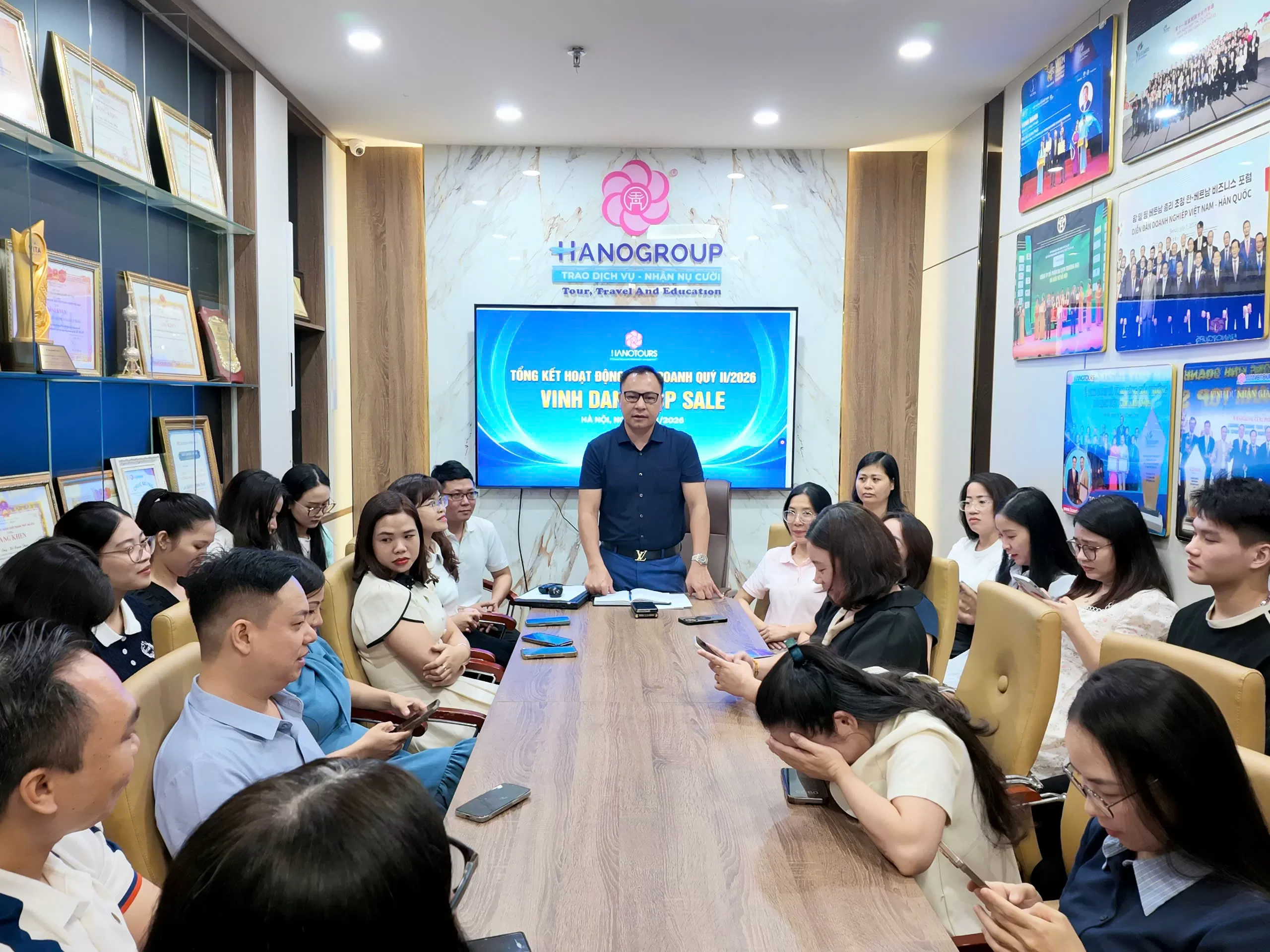 Hanotours tổng kết hoạt động kinh doanh và vinh danh top sale quý II/2026