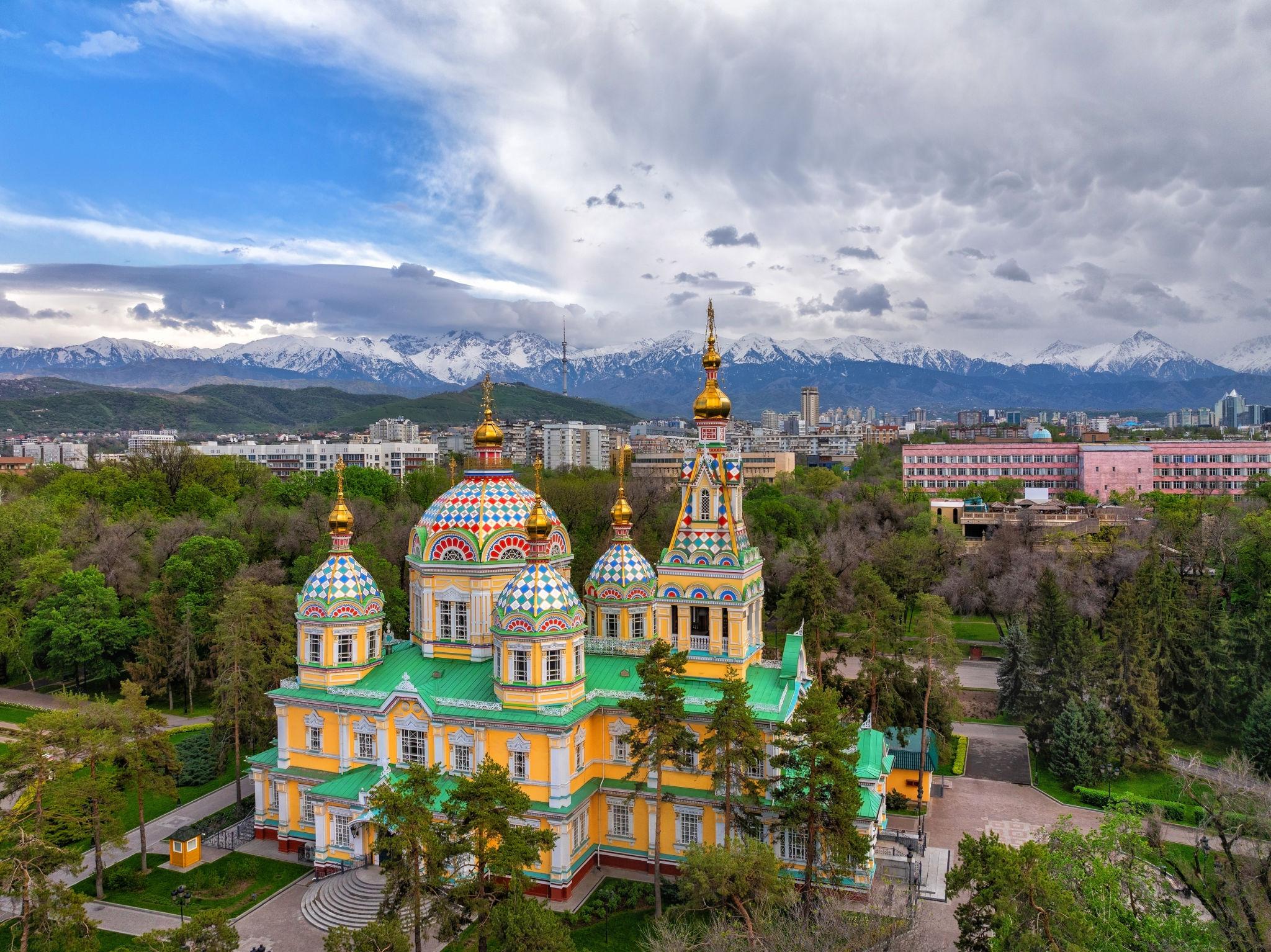 Biểu tượng kiến trúc Nhà thờ gỗ Zenkov Cathedral Almaty của du lịch Kazakhstan