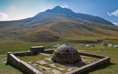 Pháo đài cổ Tash Rabat Kyrgyzstan, dấu tích Con đường Tơ lụa