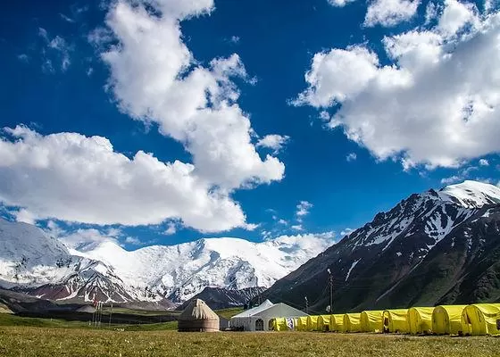 Đỉnh núi Lenin Kyrgyzstan, chạm gần Pamir hùng vĩ