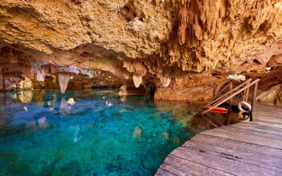 Khám phá hồ ngầm Kow Ata Underground Lake tại Turkmenistan