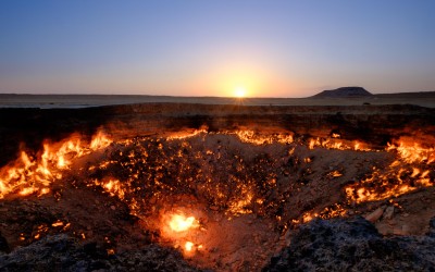 Miệng hố khí gas Darvaza Turkmenistan – Cánh cửa địa ngục giữa sa mạc Karakum