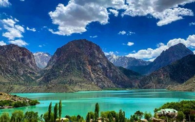 Hồ Iskanderkul viên ngọc xanh giữa dãy núi Fann Tajikistan