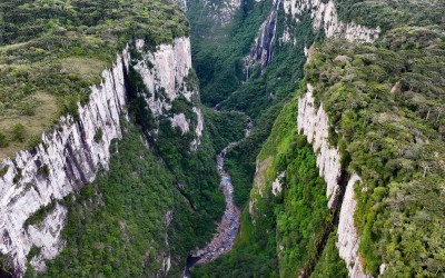 Hẻm núi Canyon Itaimbezinho Brazil: Vẻ đẹp hùng vĩ giữa những vách đá dựng đứng