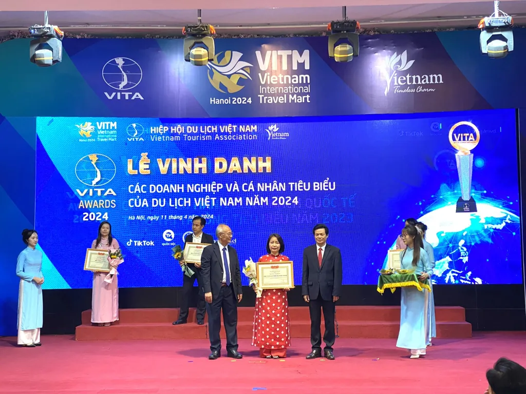 Hanotour được vinh danh doanh nghiệp lữ hành triển vọng Hanotour được vinh danh doanh nghiệp lữ hành triển vọng