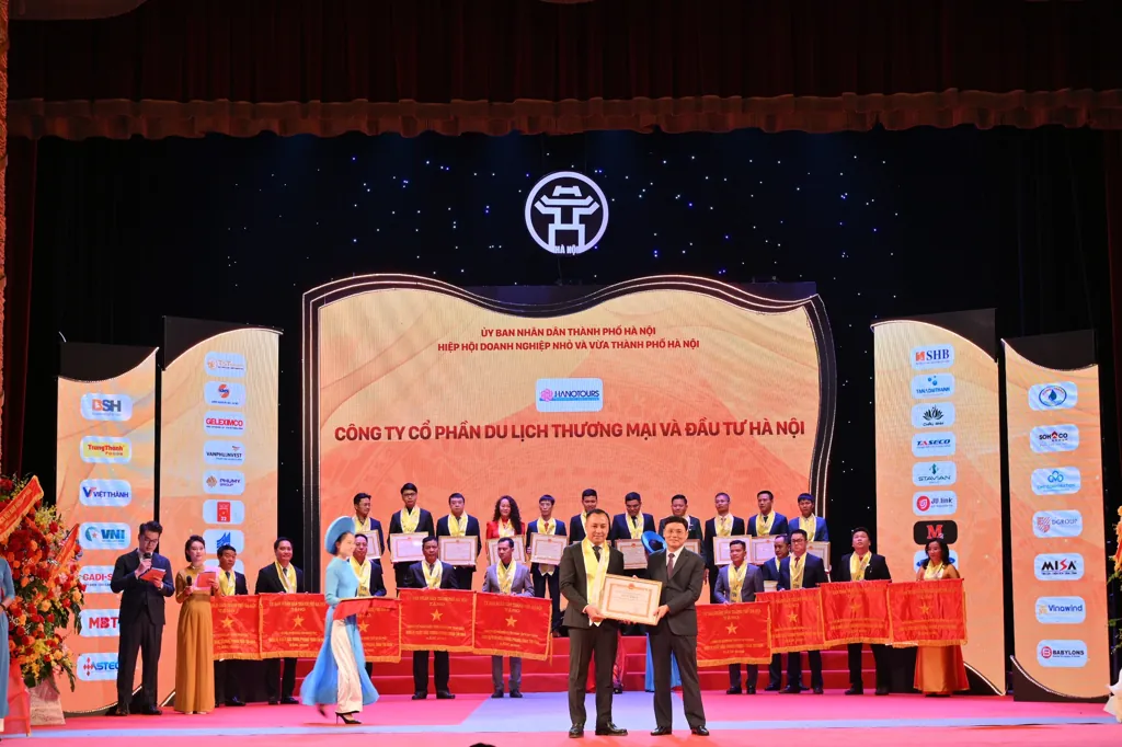 Hanotour nhận bằng khen UBND TP Hà Nội 2023.webp Hanotour nhận bằng khen UBND TP Hà Nội 2023
