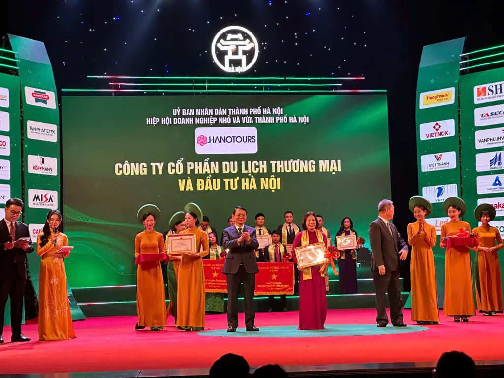 Hanotour nhận bằng khen UBND TP Hà Nội 2024 Hanotour nhận bằng khen UBND TP Hà Nội 2024