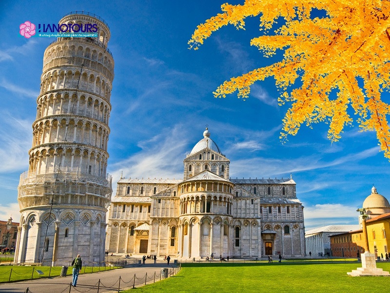 Với vẻ đẹp độc đáo, độ nghiêng kỳ lạ, tháp Pisa đã thu hút hàng triệu lượt du khách