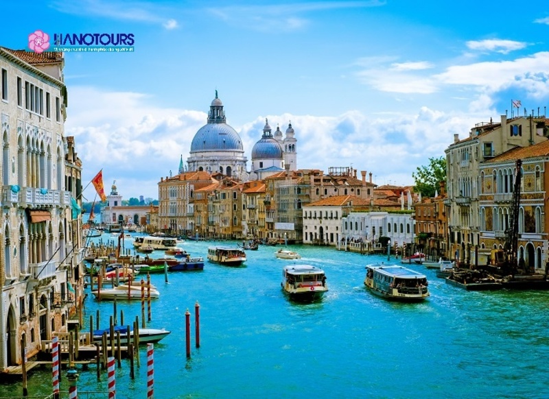Venice tạo nên một mạng lưới giao thông nước phong phú, kết nối 118 hòn đảo nhỏ