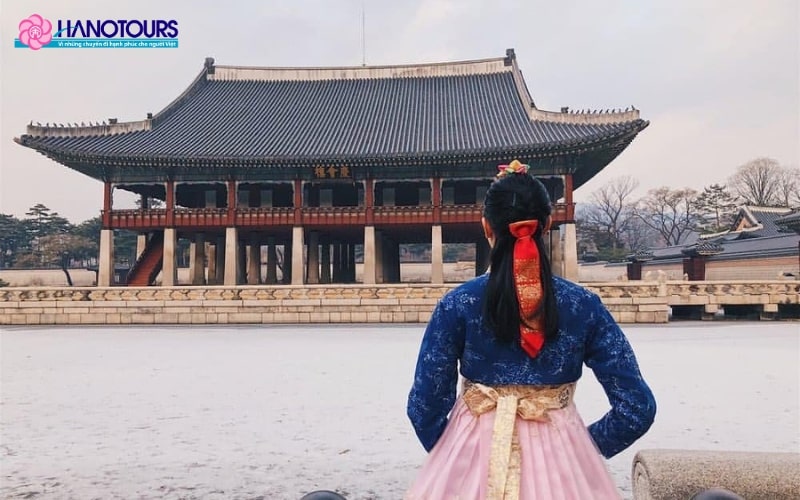 Thuê Hanbok chính là một hoạt động vô cùng phổ biến tại cung điện Gyeongbokgung