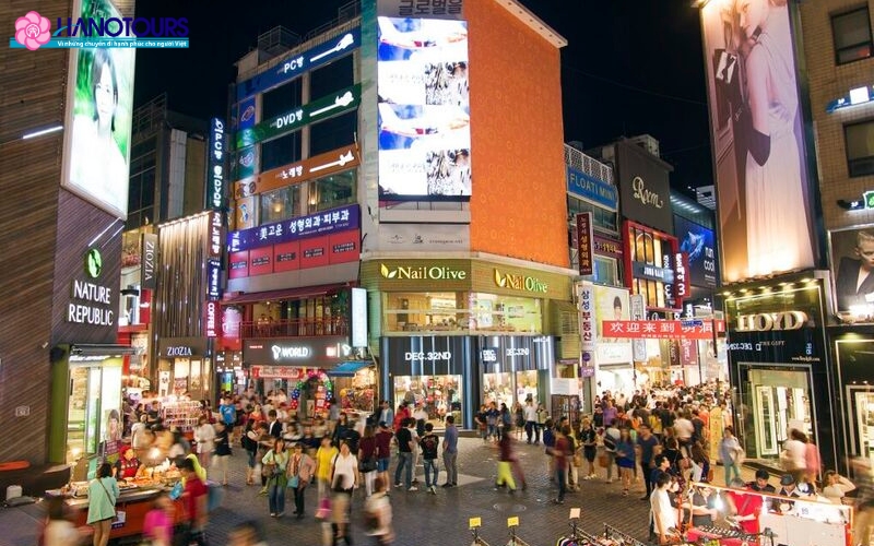 Myeong-dong Seoul là khu chợ tiêu biểu thể hiện rõ nhất các trào lưu văn hóa đặc trưng của xứ sở kimchi