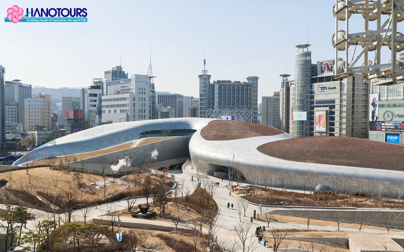 Dongdaemun Design Plaza nổi tiếng với kiến trúc độc đáo