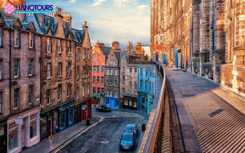 Thủ đô Edinburgh với nhiều công trình kiến trúc phong cách Trung cổ