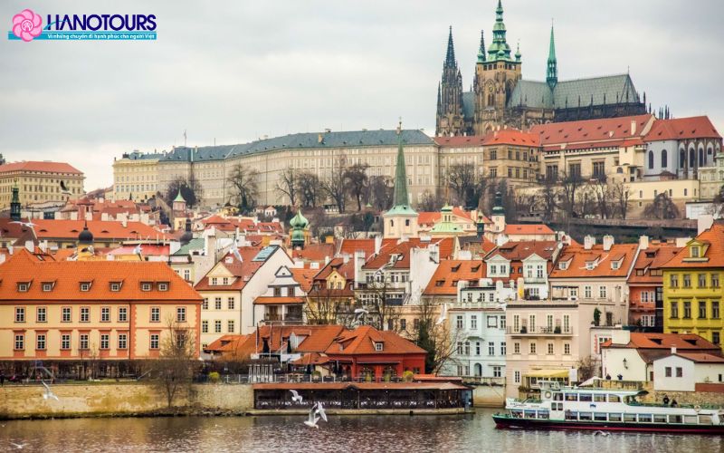 Prague nổi bật với nhiều công trình kiến trúc cổ kính, bí ẩn