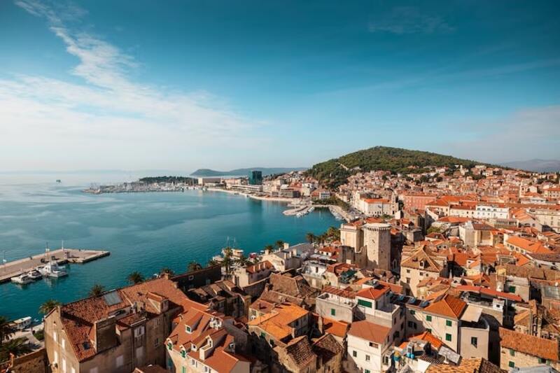 Thành phố Split bên bờ biển thơ mộng