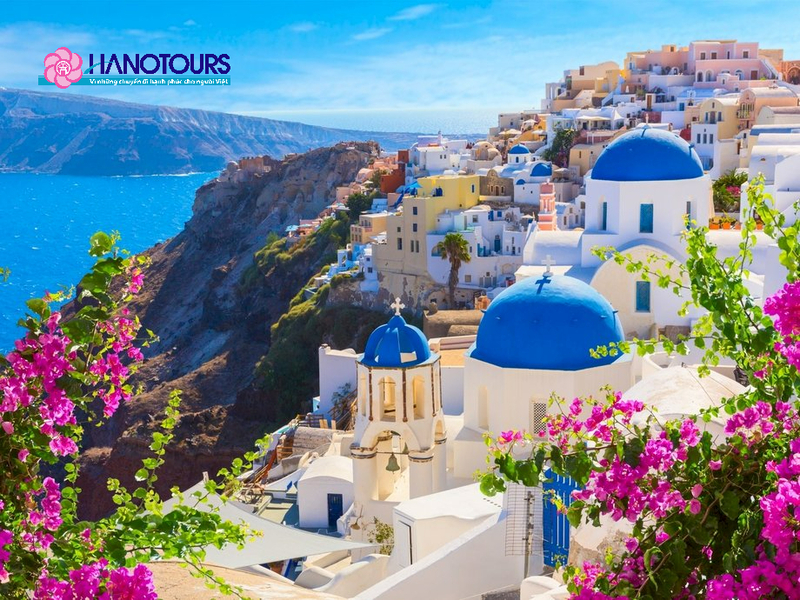 Santorini ở Hy Lạp là tọa độ ngắm hoàng hôn đẹp nhất thế giới